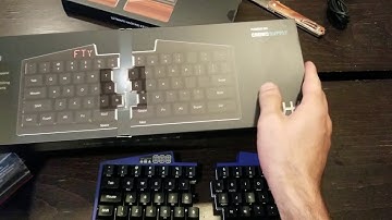 Unboxing my Ultimate Hacking Keyboard (UHK)