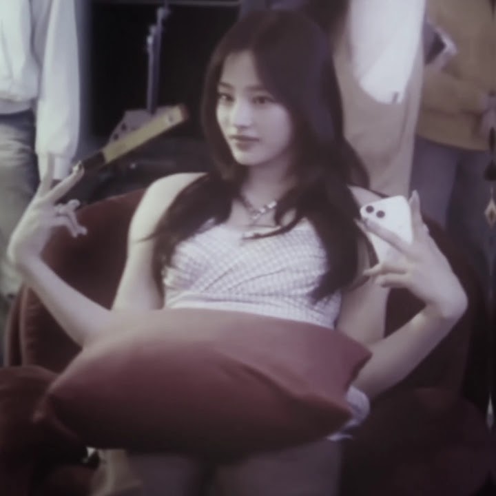 #minji ; smiling like an idiot? oh well can't blame you, love #kpop #edits #newjeans