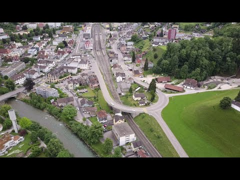 Stefan Meier’s video pairs Wattwil and Lichtensteig in the Toggenburg. This broader framing helps place the small historic town in its regional context rather than treating it as an isolated monument. The film may be useful for previewing the landscape and nearby settlements, but it does not provide a live rail schedule or comprehensive visitor information. Use current transport timetables and municipal sources to plan a trip between the towns.