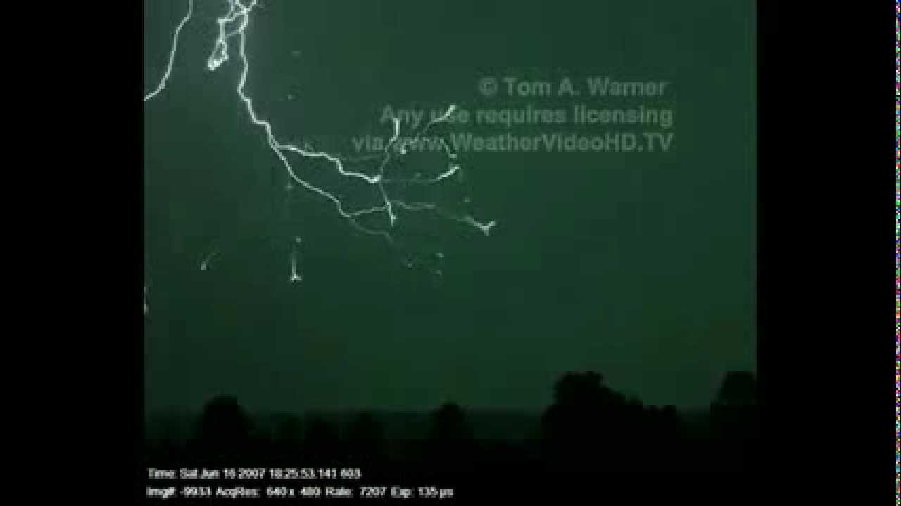 Lightning in Slow Motion (7,207 images per second)