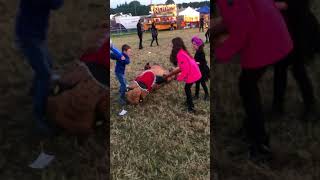 Kids attacking t-rex with blow up bats at download festival 2018