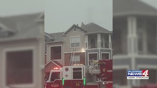 Lightning strike sparks fire at apartment complex