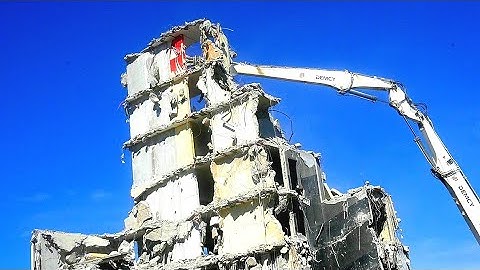 Excavator Driving Skills, heavy equipment, machinery, [cuting a bilding]