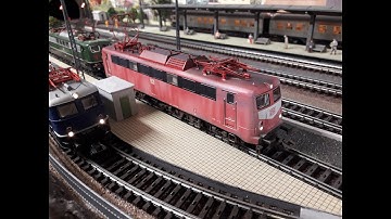 Gealterte BR 150 (Märklin Nr. 37858) macht Aushilfsfahrten