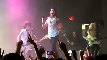 Falling In Reverse - Caught Like A Fly (live)