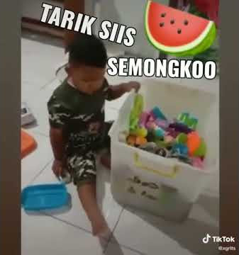 ANAK KECIL NANGIS SAMBIL JAWAB SEMONGKO!!