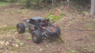 Axial Yeti jumps off cliff!