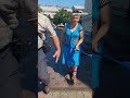 Біля собору у Чернівцях парафіяни УПЦ вдарили мітлою релігієзнавця у поліції розпочали перевірку Біля собору у Чернівцях парафіяни УПЦ вдарили мітлою релігієзнавця у поліції розпочали перевірку