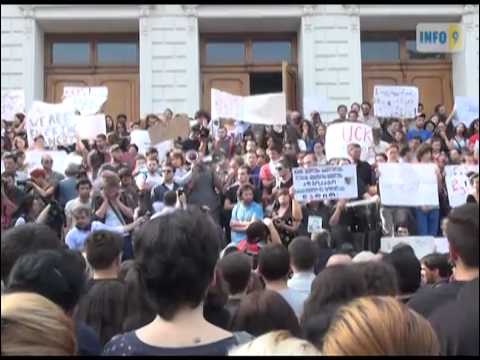 სტუდენტები  ბაჩო ახალაიას