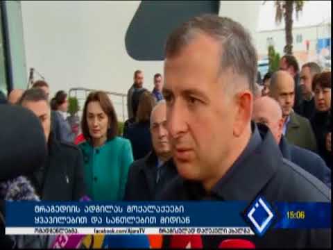 ტრაგედიის  ადგილას  მოქალაქეები  ყვავილებით  და  სანთლებით  მიდიან