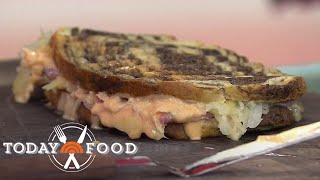 See Hoda & Jenna face off in a sandwich showdown!