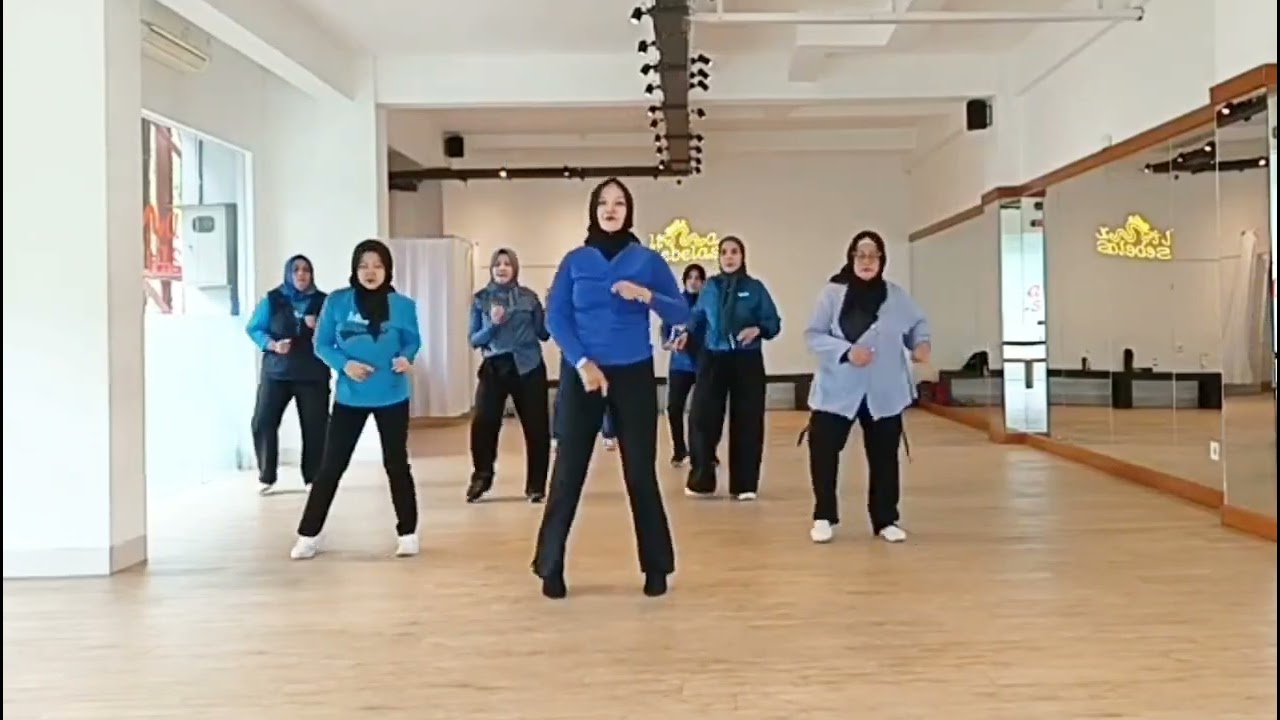 It's Raining | Beginner | Choreo:Linda Opdahl(NOR)~Oct 2025 | Demo:KMGLD