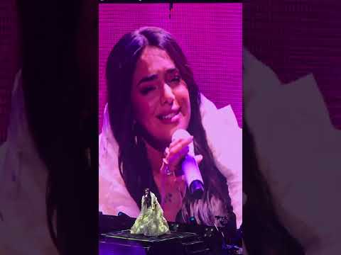 ANGELA LEIVA/ NO VOY A PEDIR PERMISO PARA BRILLAR/ (Adriana Camaño)