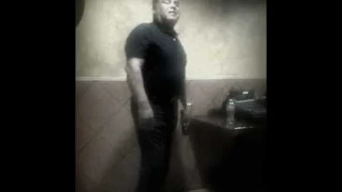 Rodolfo Valenciano cantando "Libro Abierto"