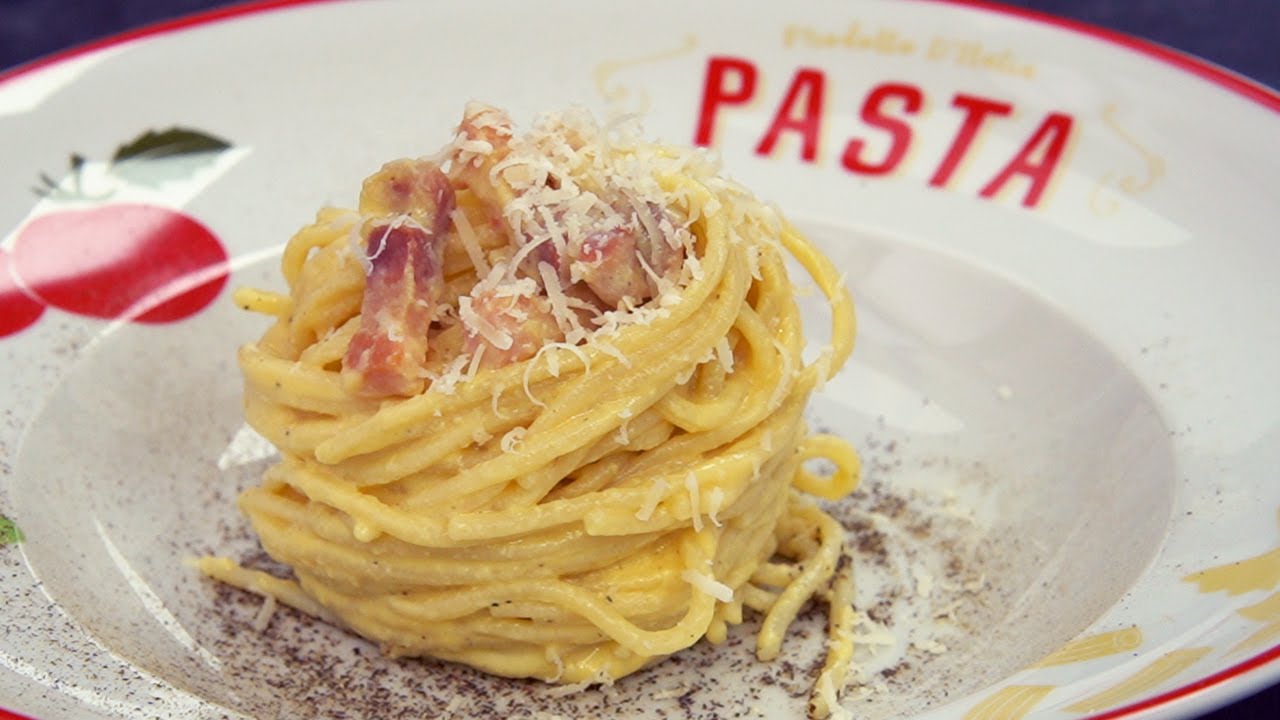 Cómo hacer los mejores espaguetis y macarrones carbonara en solo cuatro pasos