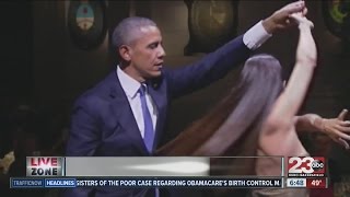 President Obama's awkward dinner tango