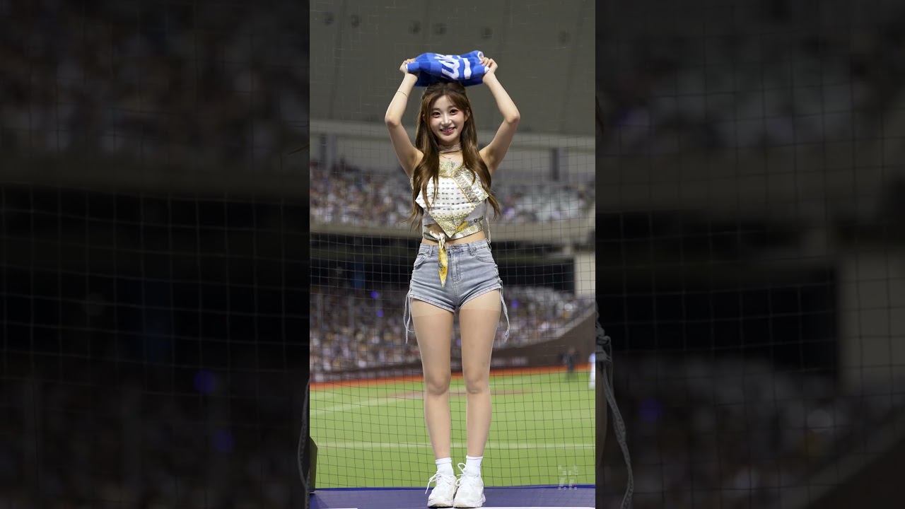 おすまし顔からタオルを誤って投げてしまう李珠珢 (Lee Ju-Eun) 이주은 