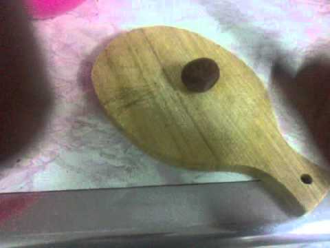 هكذا تشقق الكستناء قبل شوائها