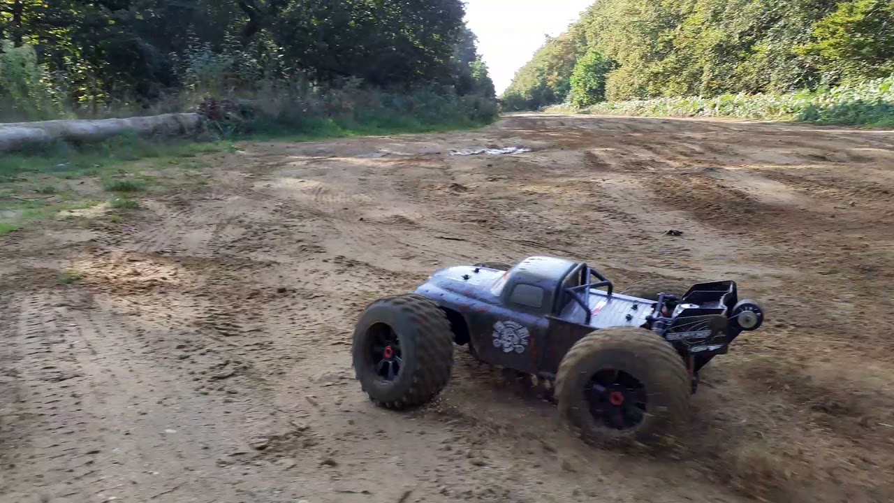 Team Corally Dementor 6s in the sand