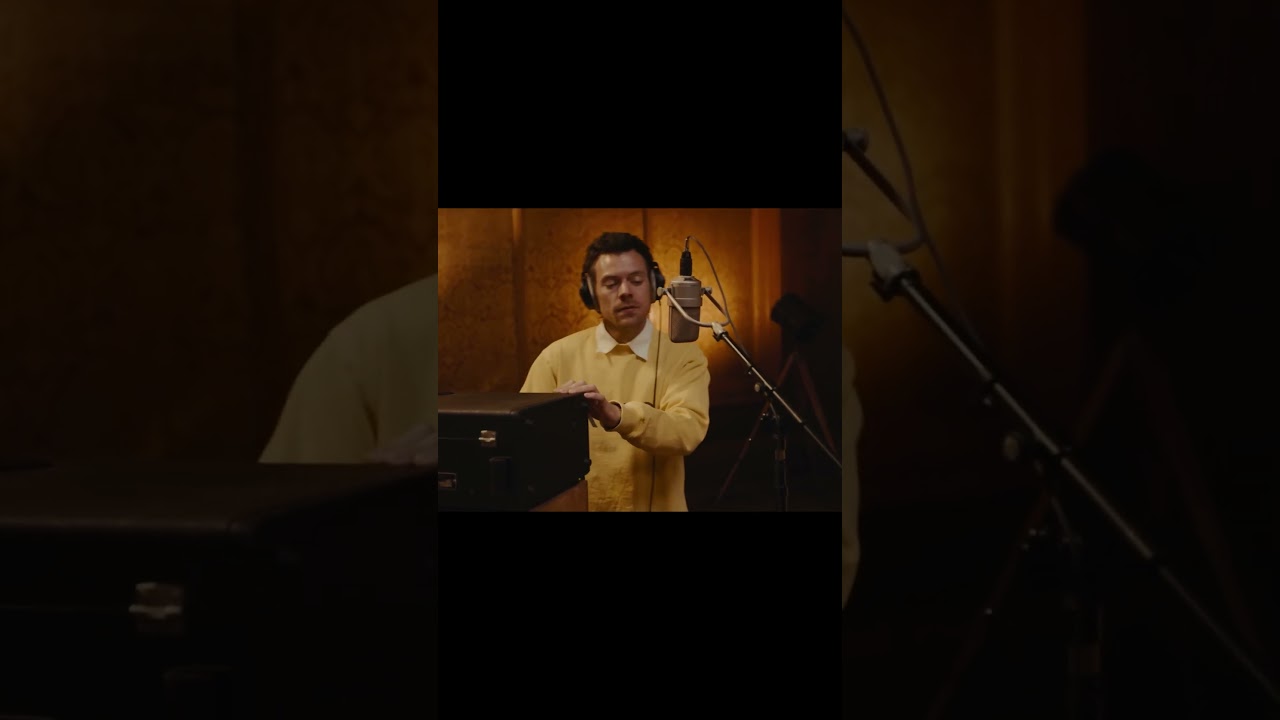 Harry Live from Funkhaus. Out now. ‪@HarryStyles‬ - YouTube