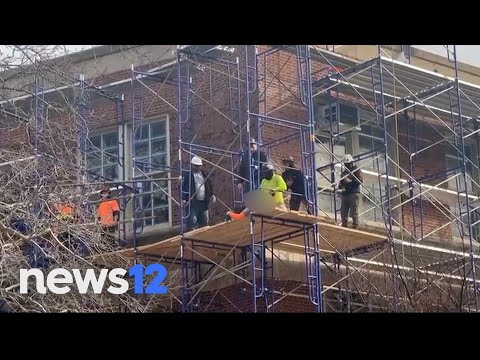 Construction worker falls from scaffolding at Bronx Writing Academy | News 12