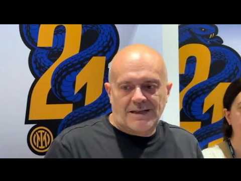 Video Max Pezzali racconta la serie sugli 883 Nord Sud Ovest Est: l'album che avrebbe cambiato tutto