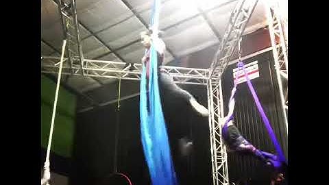 Split cross catchers center straddle