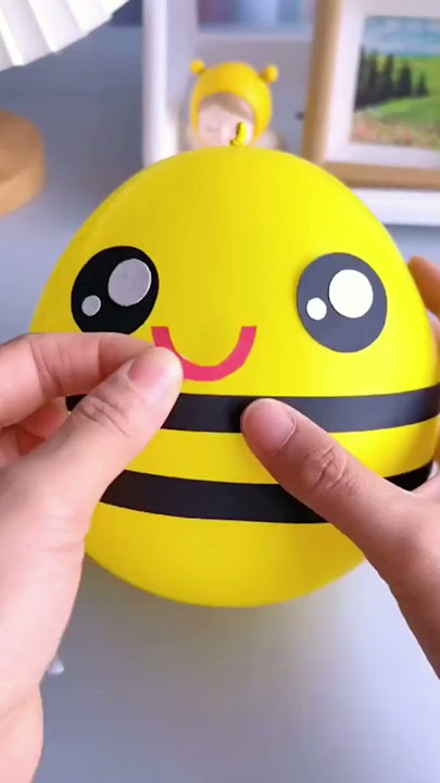 “A cute girl who makes balloons!