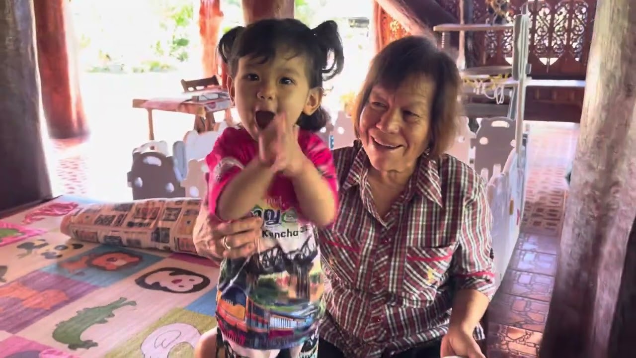 น้องฟ้าใสกับคุณย่าเล็ก