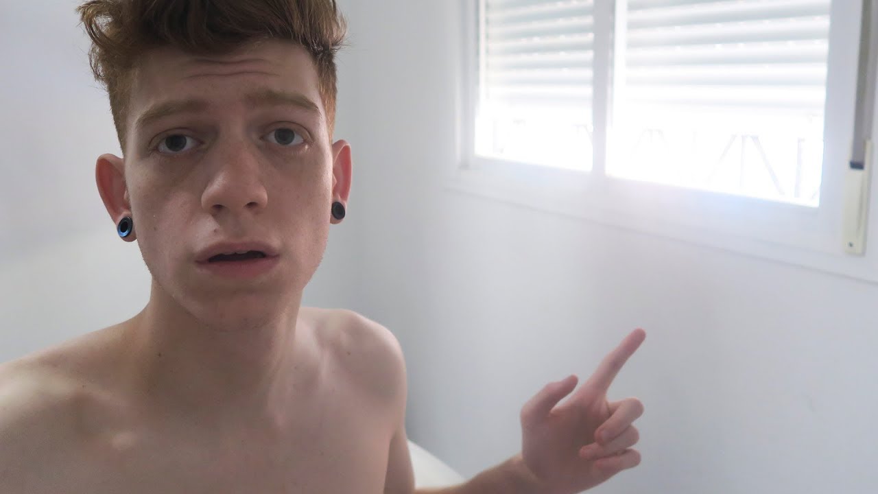 HAY ALGUIEN EN LA VENTANA | Elected