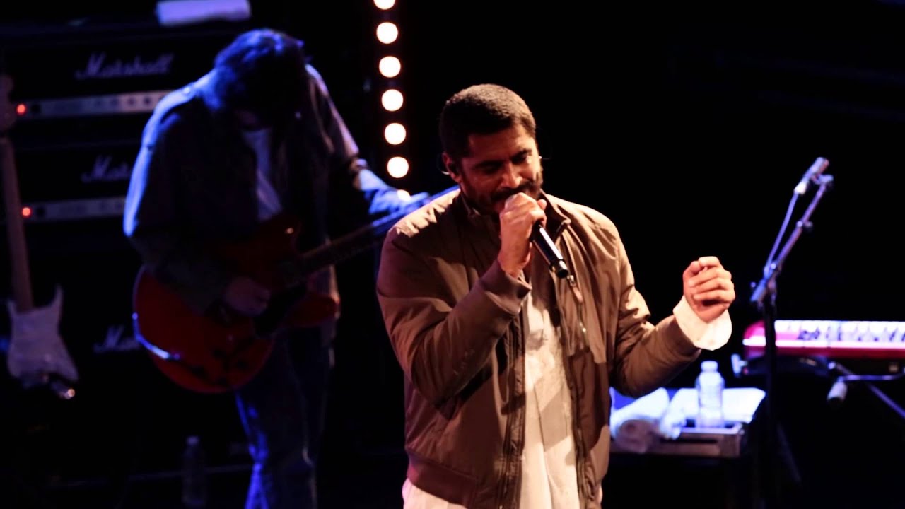 Criolo - Subirusdoistiozin - Live au Festival Au Fil des Voix 2015