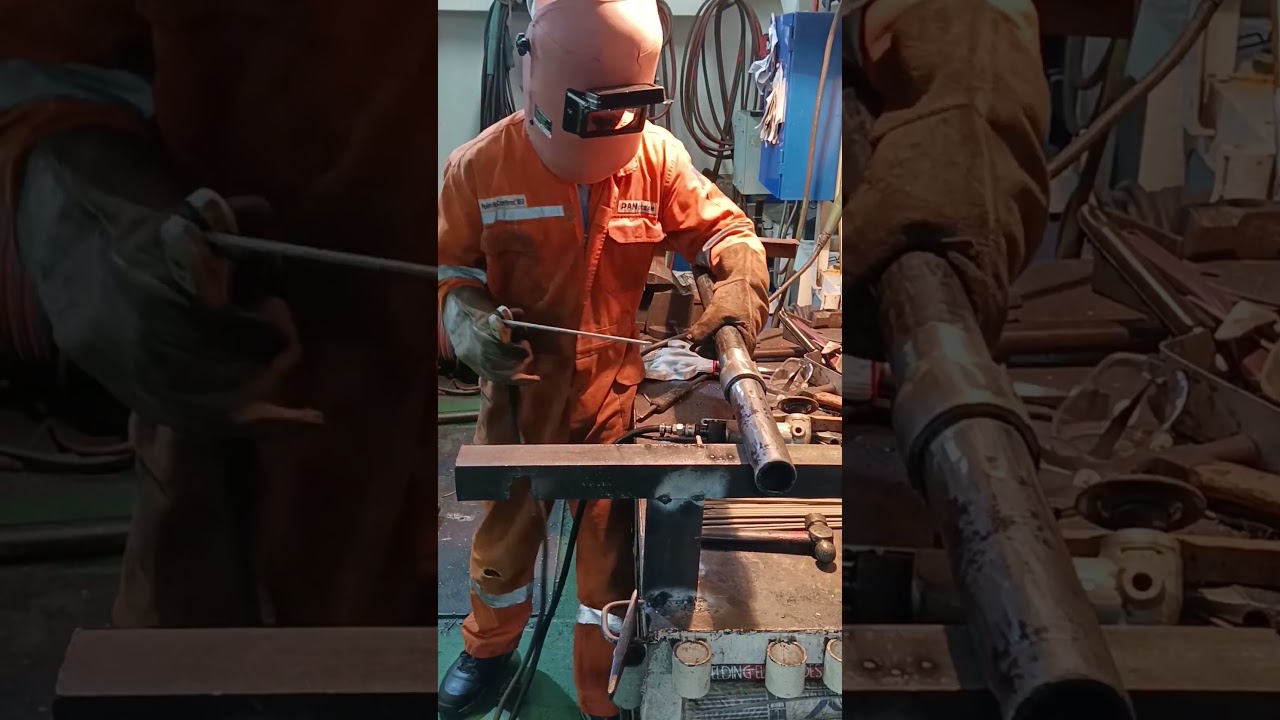 TRUSS / TRUSSES E02 POST fabrication for pilot shelter bridge wing 