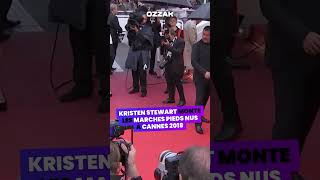 Kristen Stewart monte les marches de Cannes 2018 pieds nus ✨