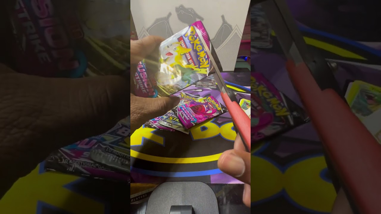 Opening Pokémon 2022 Spring Collectors Chest| Arceus Lunchbox Tin 