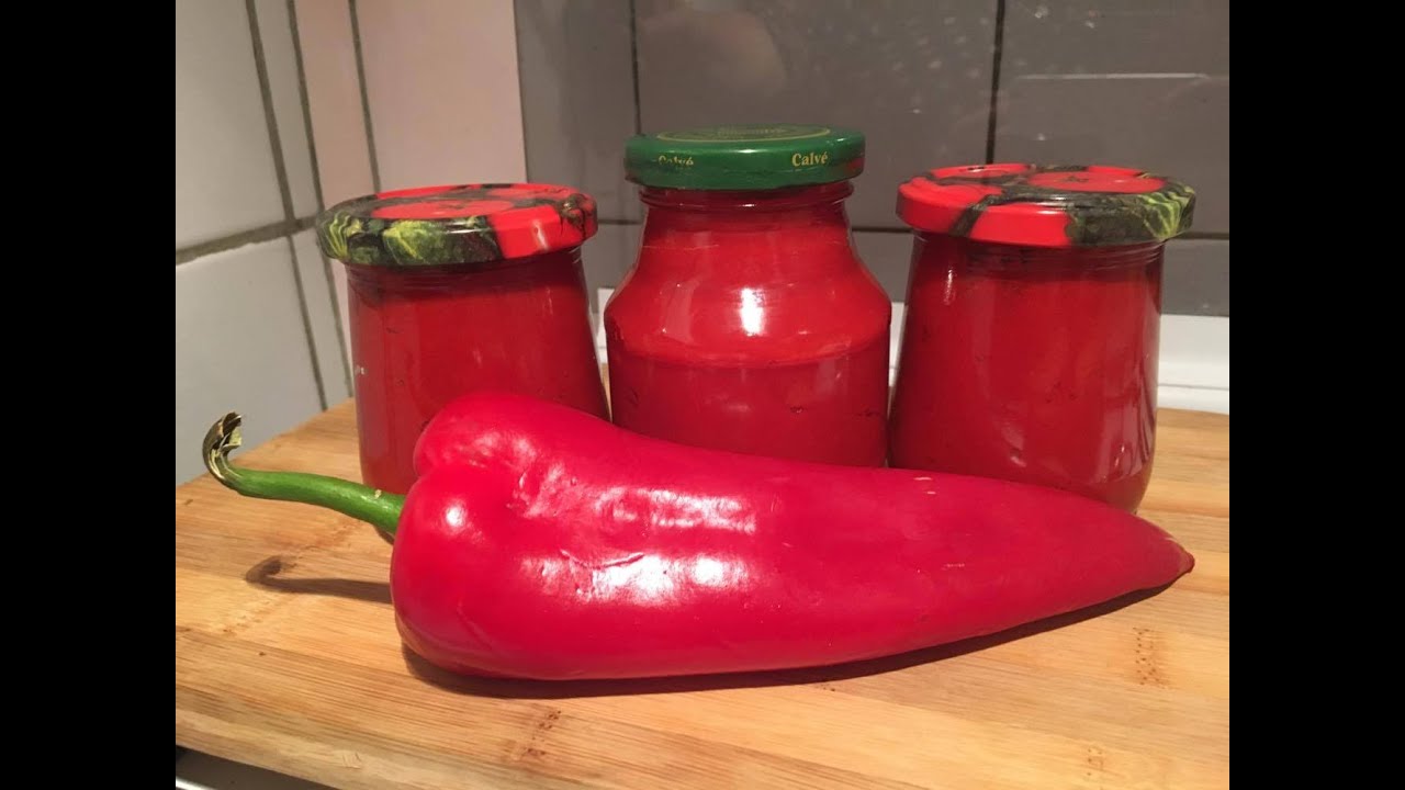 Şirin qırmızı bibər pastası (Qırmızı bibər salçası)