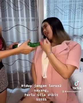 Vania Gemash Goyang TIKTOK