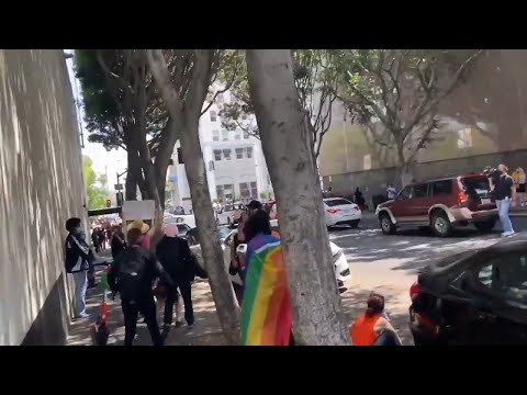 Angry Antifa mob harras a middle aged woman who said her glasses were stolen at Wi Spa protest in LA – © Videokings