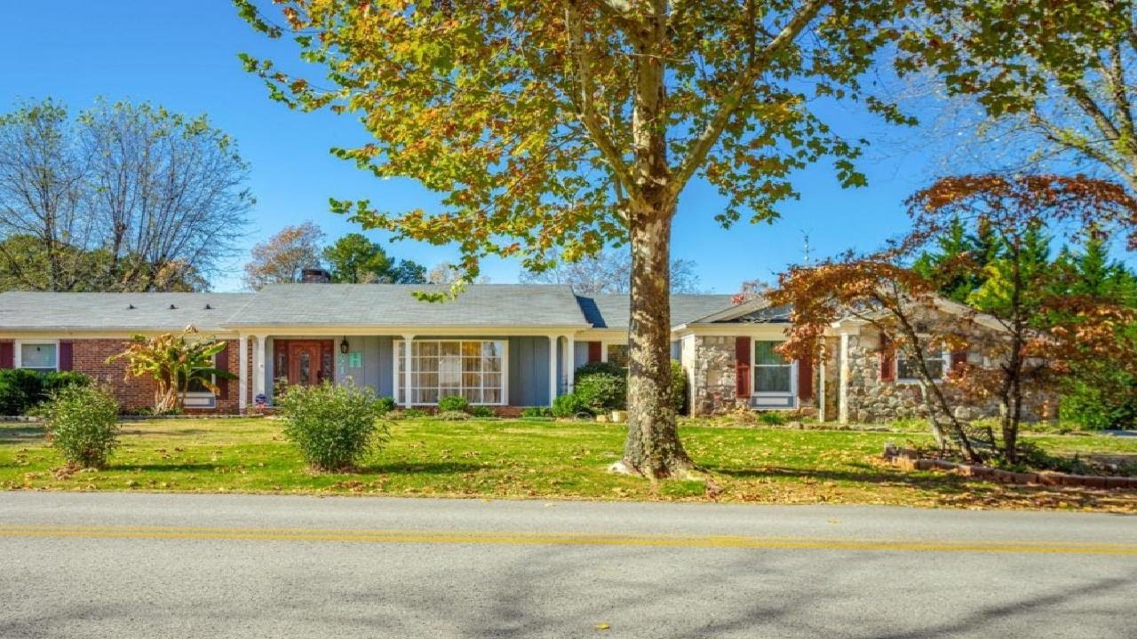 221 S Mission Ridge Dr, Rossville, GA Presented by The Moore