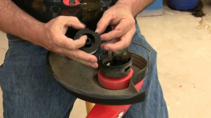 Black and Decker Trimmer Repair - Replacing the Spool Cap (Black and Decker  Part # 90583594N) 