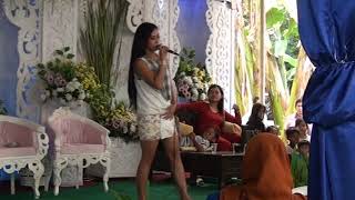 Duduk ( njentul dewekan ) voc Ayu Sahara sekar budaya klampok pimpinan yance