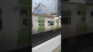 浜松町駅｜山手線（JR東日本E235系電車）内回り列車の到着。2024/3/27（東京都港区）Yamanote Line Hamamatsucho Station Tokyo JAPAN TRAIN