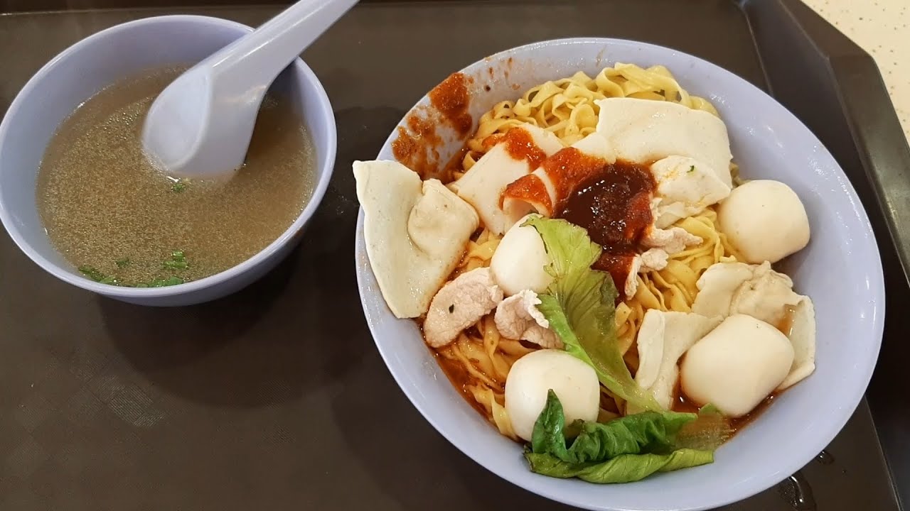 Tiong Bahru Food Centre : Hui Ji Fishball Noodles & Yong Tau Fu. A good bowl of Old School Noodles