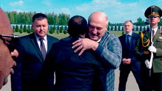 Даже обнял на прощание:‎ Лукашенко лично проводил президента Гвинеи в аэропорту