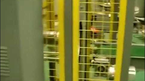 Horizontal orbital stretch wrapping machine