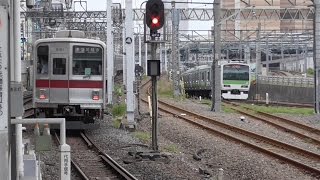 【東武9050系・ＪＲE231系同時発車】東武鉄道9050系 9151F ＪＲ山手線 E231系 池袋駅 同時発車の様子