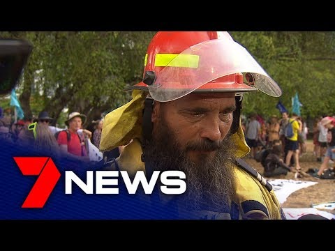 Firefighter blames government for Australia’s bushfire crisis | 7NEWS