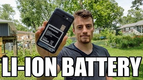 How batteries work (1 minute explanation)