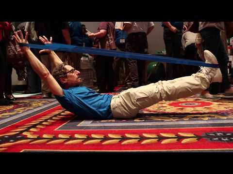 banana-exercise-for-abdominals-with-elastic-resistance