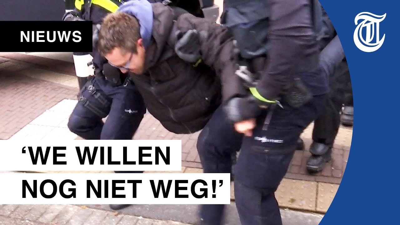 Politie grijpt in bij vastgeketende klimaatactivisten