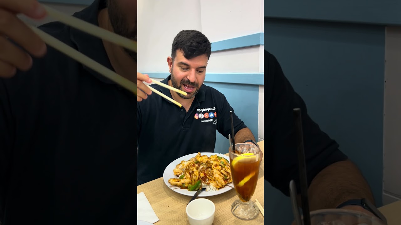 Ем лапшу Макао в Бервуде 